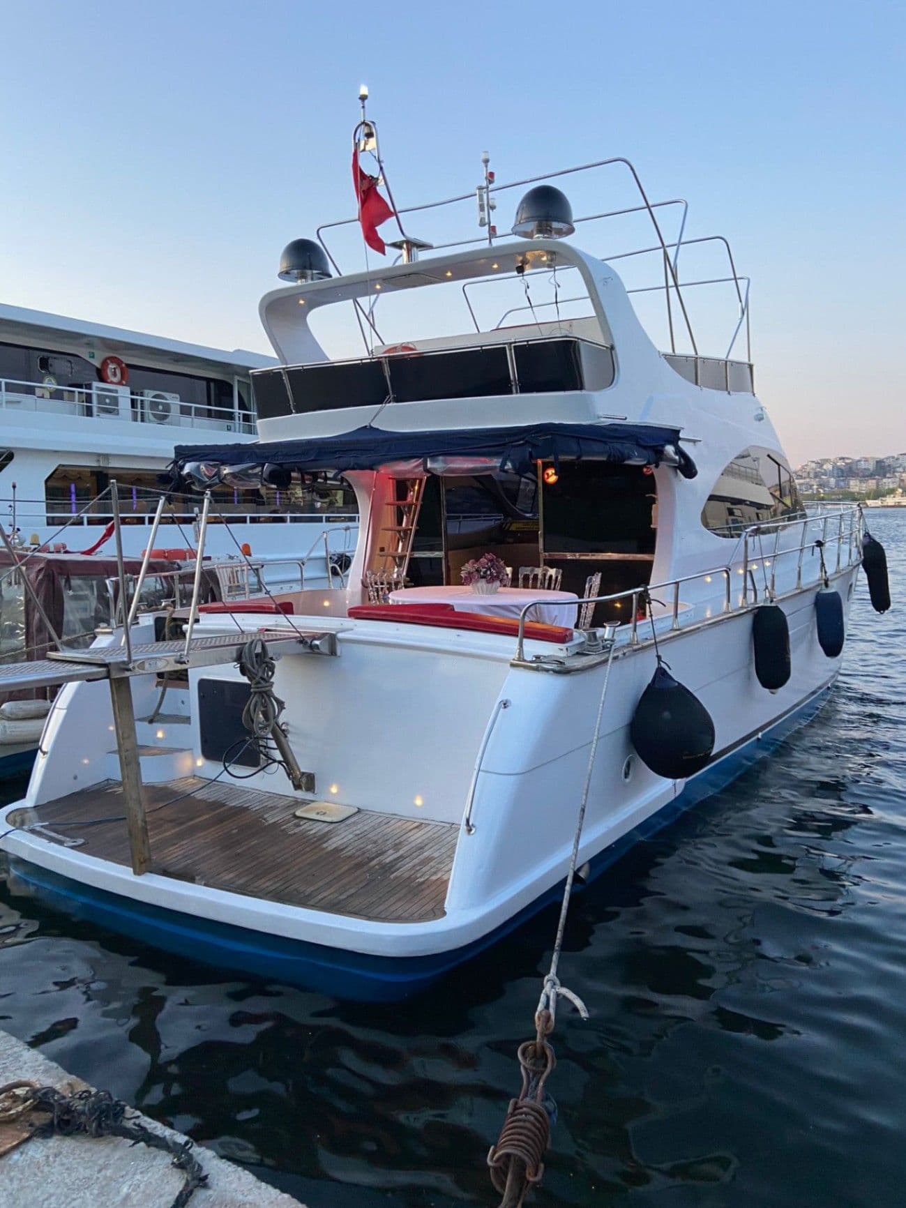 Rental Custom made 18m Motor Yacht - 310 — تصویر 2